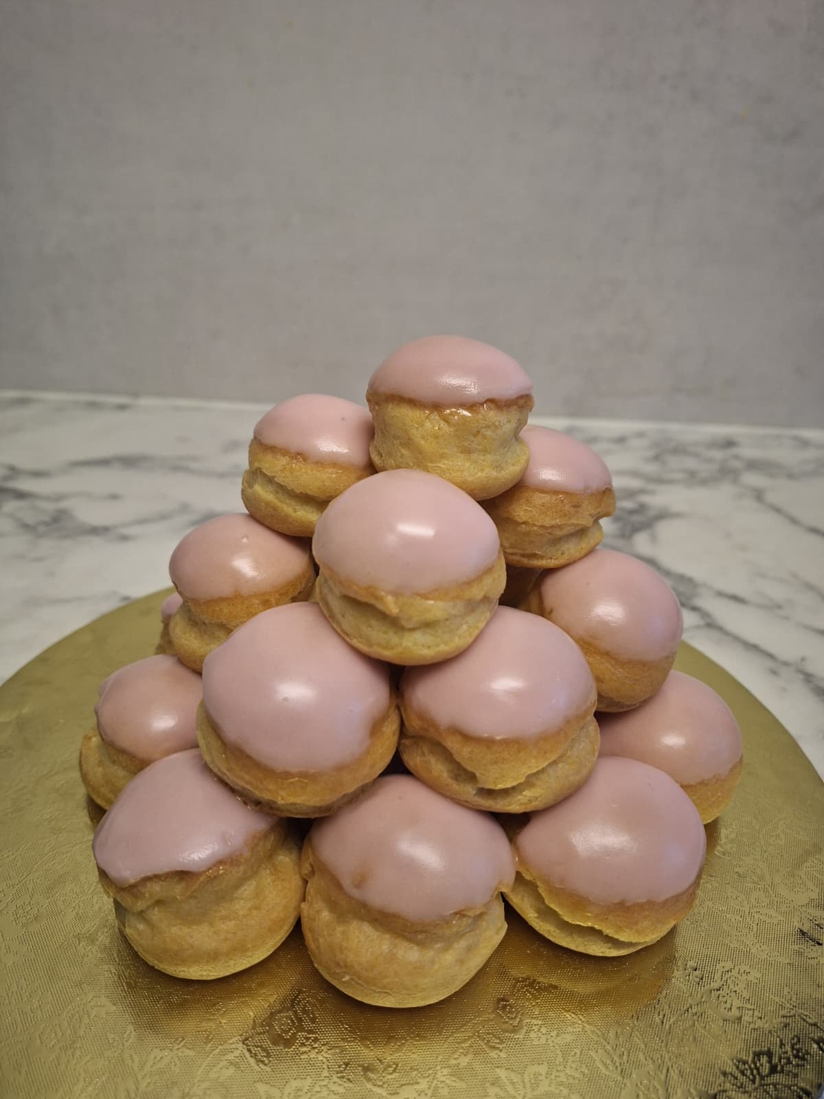 Classic Éclairs – Chocolate & Strawberry Delight